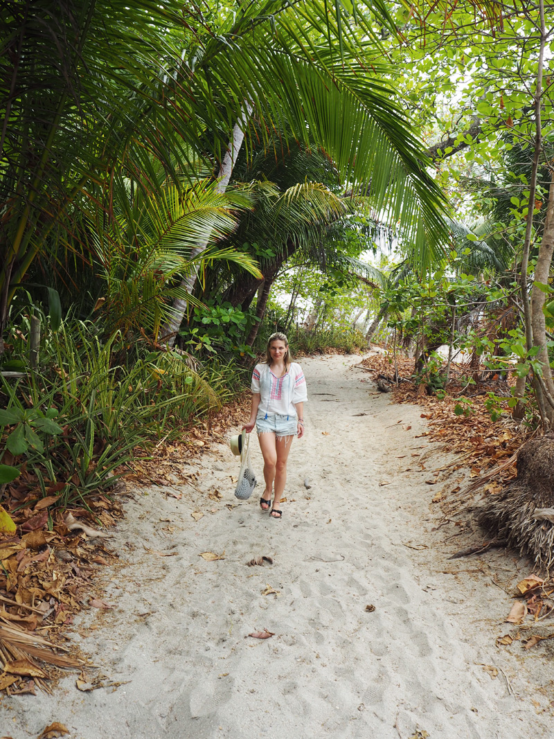 RosyCheeks-Blog-Costa-Rica-Montezuma-Beach-walk-1