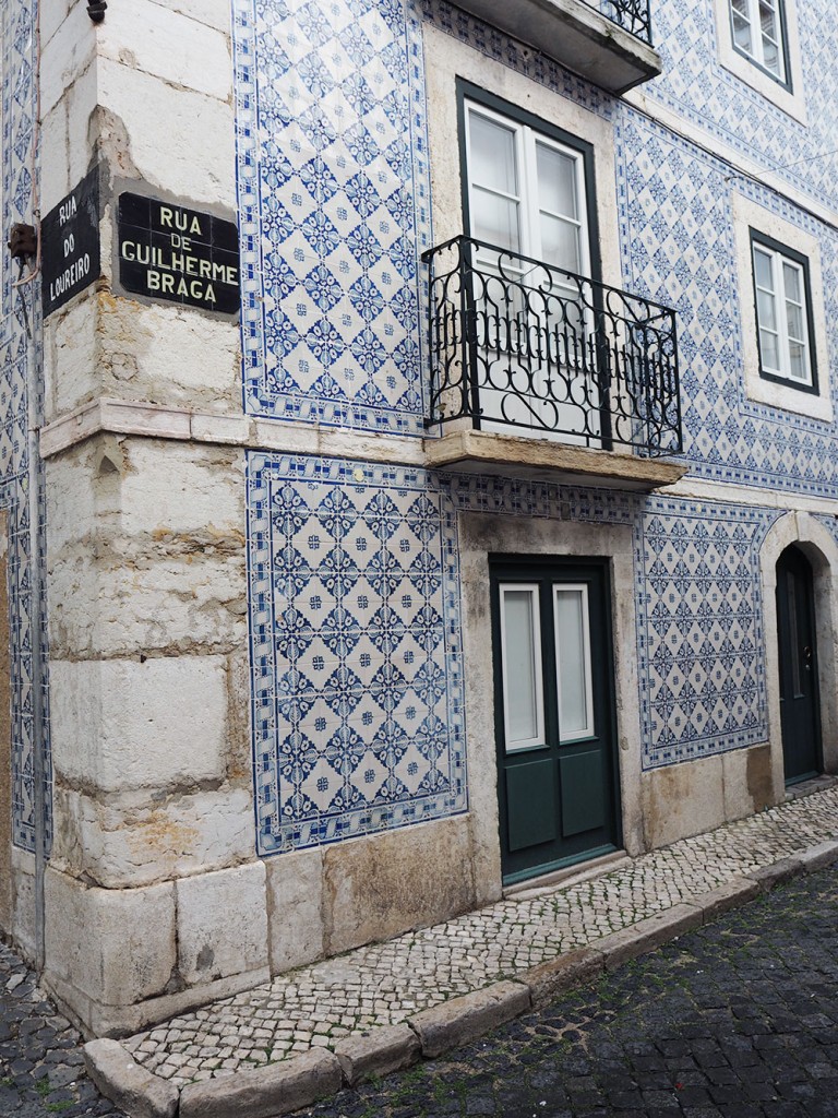 RosyCheeks-lisbon-blue-tiles-house